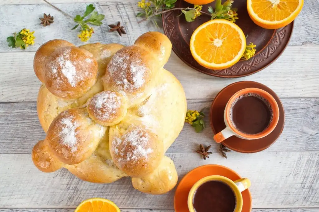 Mexican Day of the Dead Bread (Pan de Muerto)