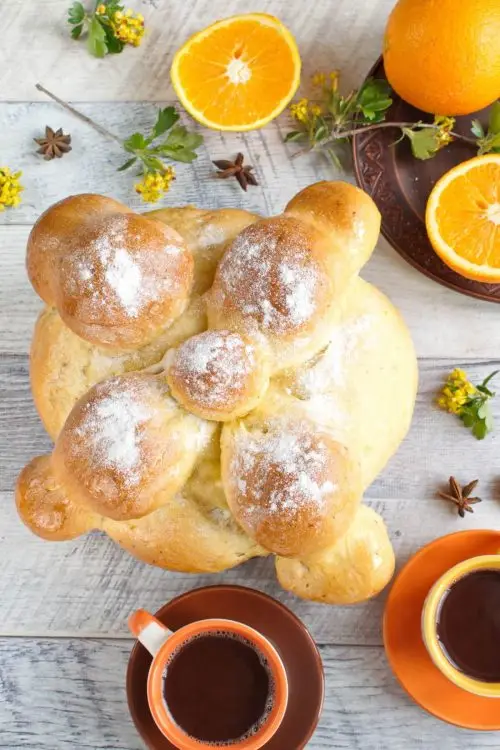Mexican Day of the Dead Bread (Pan de Muerto)