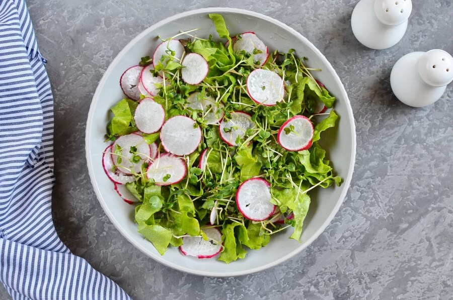 Microgreens Salad with Roasted Chickpeas recipe - step 1