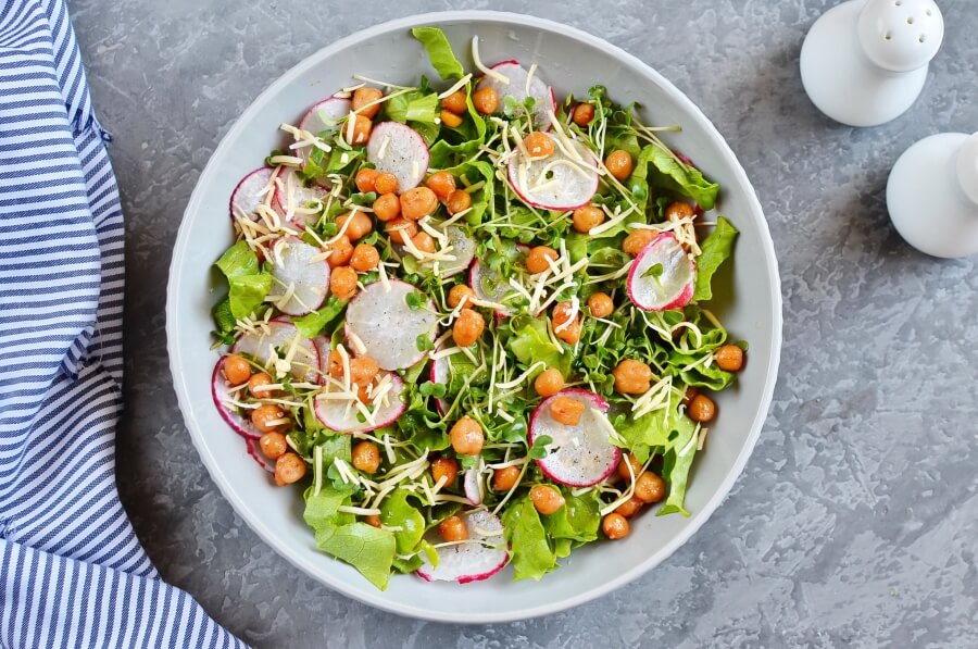 How to serve Microgreens Salad with Roasted Chickpeas