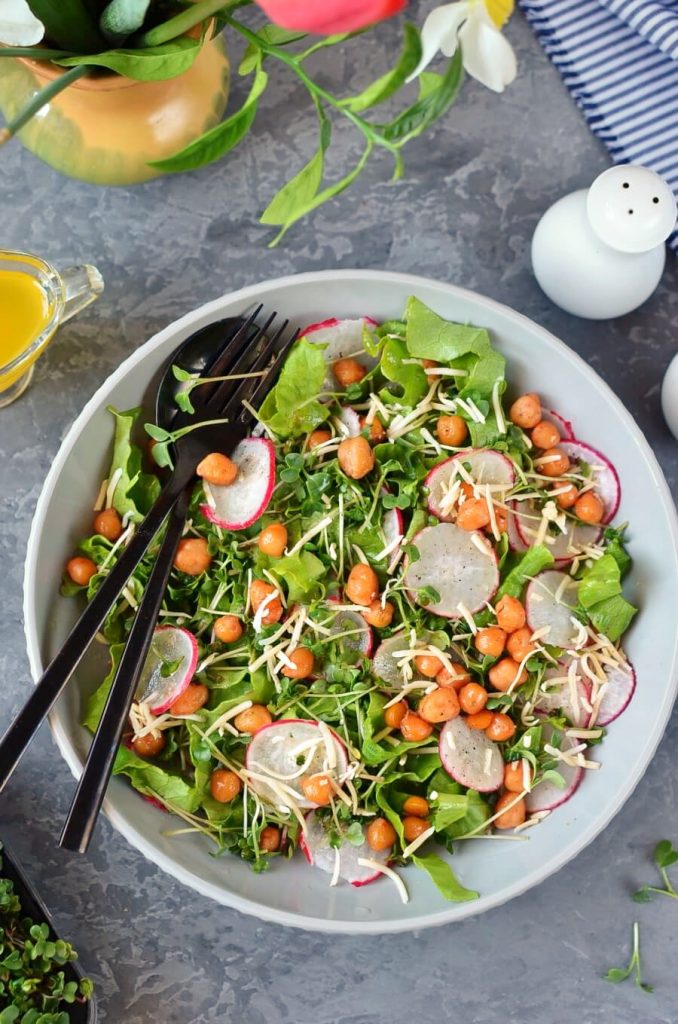 Microgreens Salad with Roasted Chickpeas