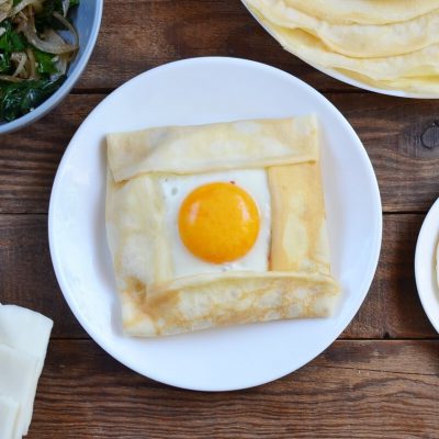 Savory Breakfast Crepe Pockets recipe - step 5