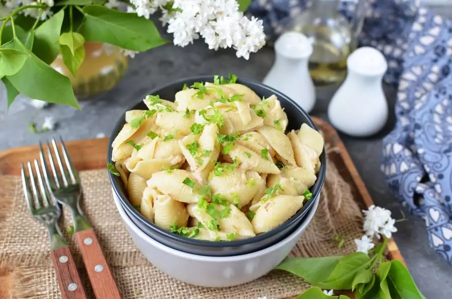 Creamy Tuna and Shells with Cheese