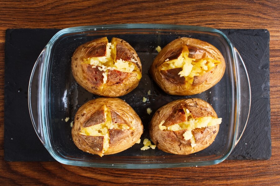 Tuna and Sweetcorn Jacket Potatoes recipe - step 5