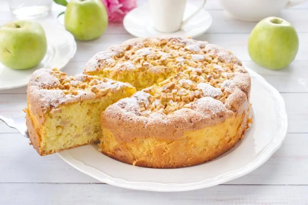 Sharlotka (Russian Apple Cake)