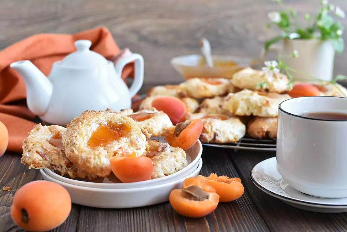 Apricots & Cream Thumbprint Scones Recipes–Homemade Apricots & Cream Thumbprint Scones–Easy Apricots & Cream Thumbprint Scones