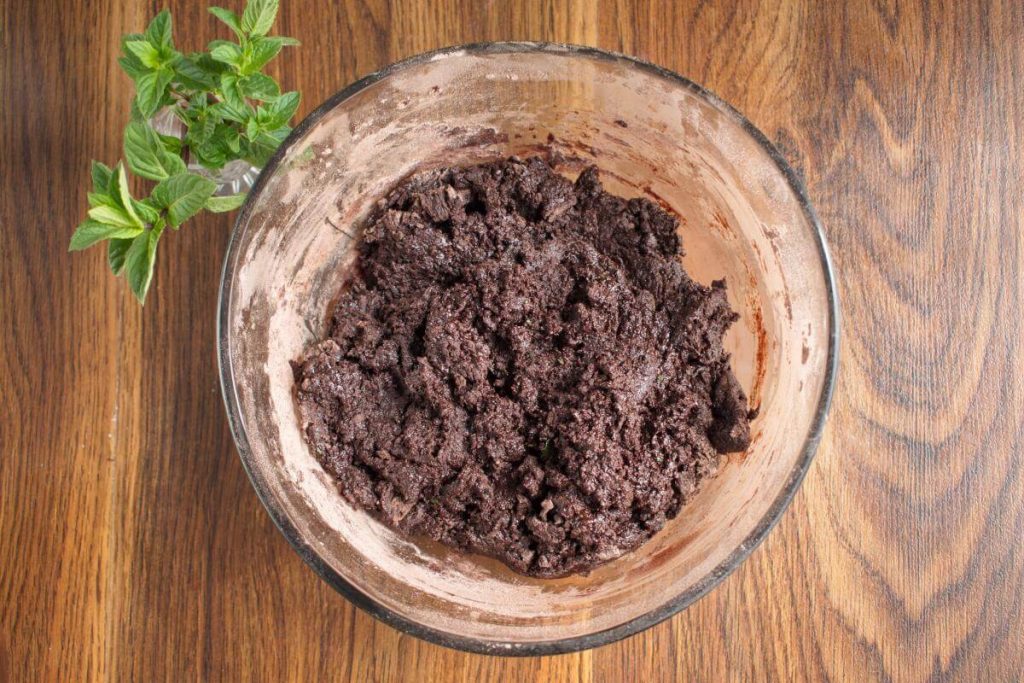 Chocolate Mint Crinkle Cookies recipe - step 6