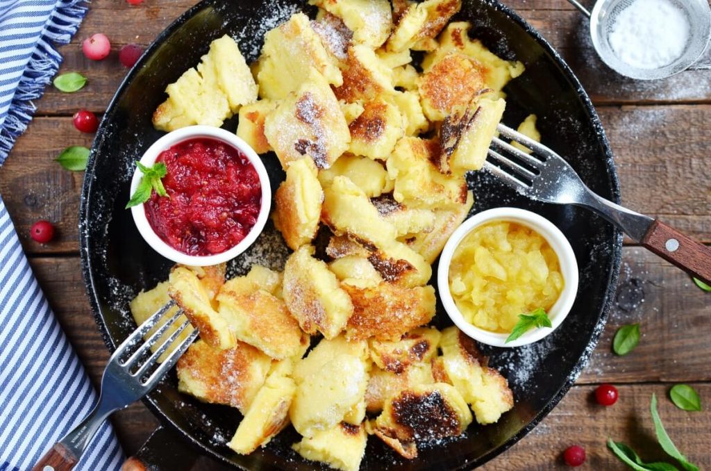 How to serve Kaiserschmarrn – Austrian Pancakes