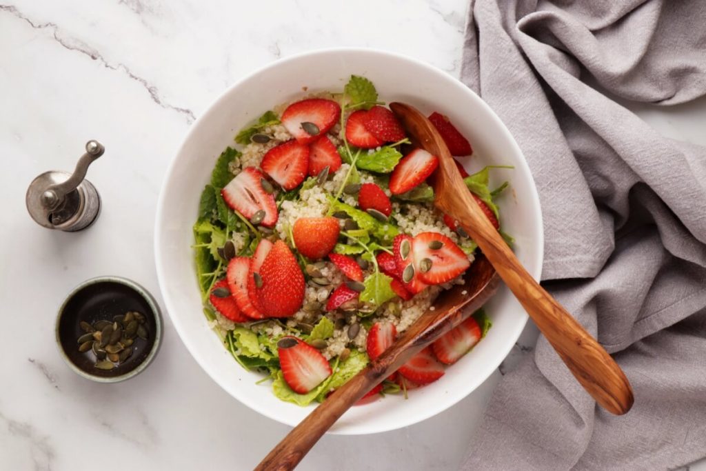 Kale Breakfast Salad with Quinoa & Strawberries recipe - step 4