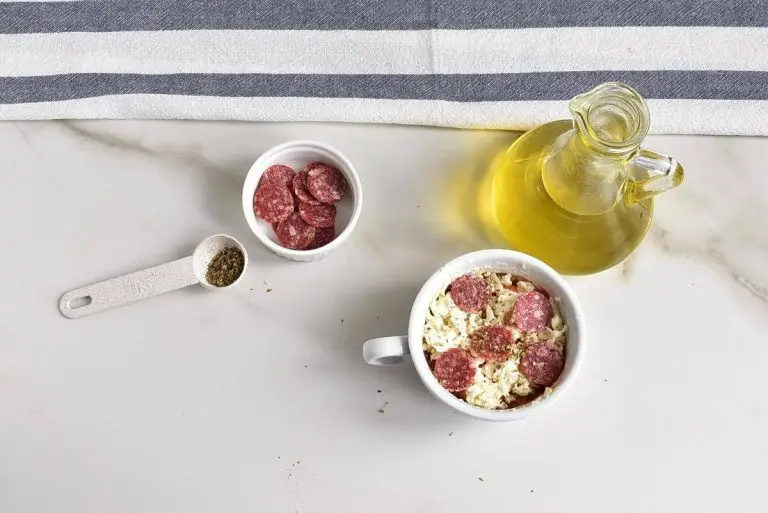 Microwave Mug Pizza recipe - step 4