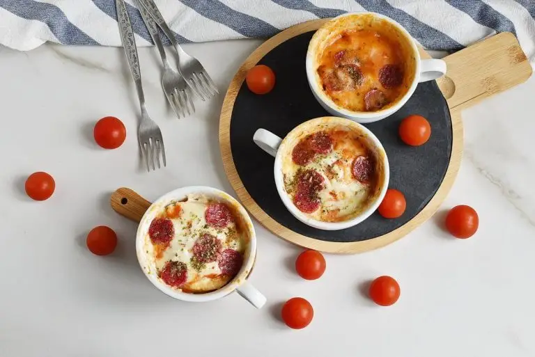 How to serve Microwave Mug Pizza