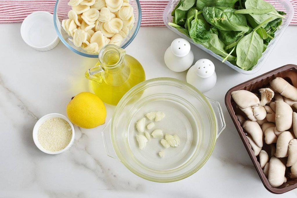Oyster Mushroom and Spinach Orecchiette recipe - step 1