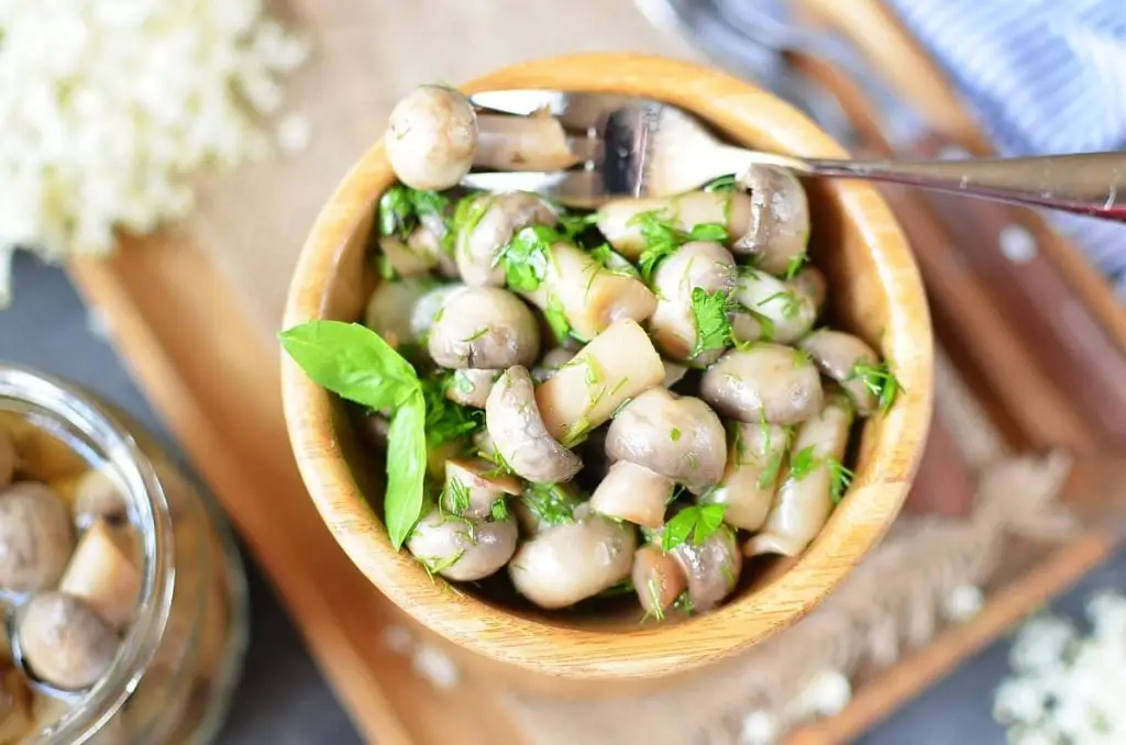So Easy Pickled Mushrooms