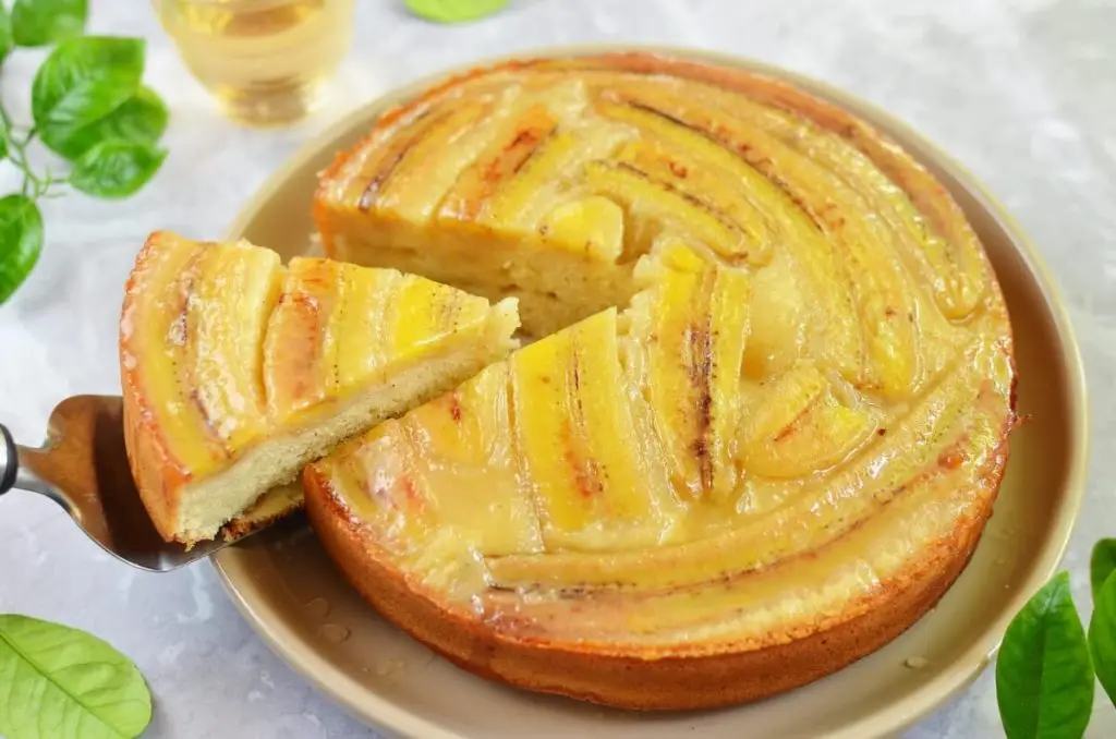Sticky Upside-Down Banana Cake