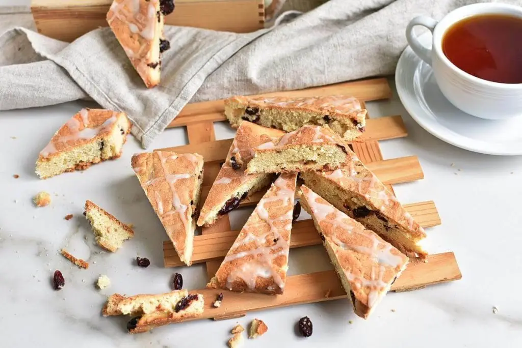 Cranberry and Almond Shortbread Bars