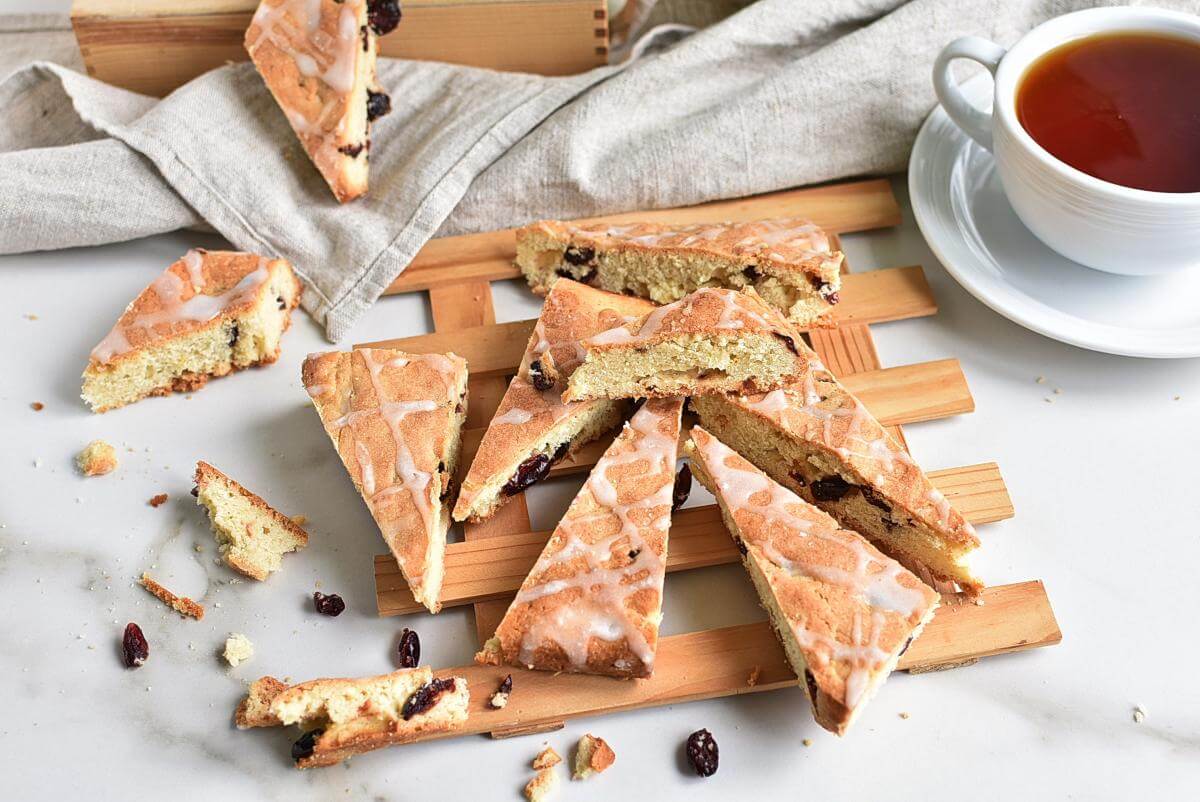 Cranberry and Almond Shortbread Bars