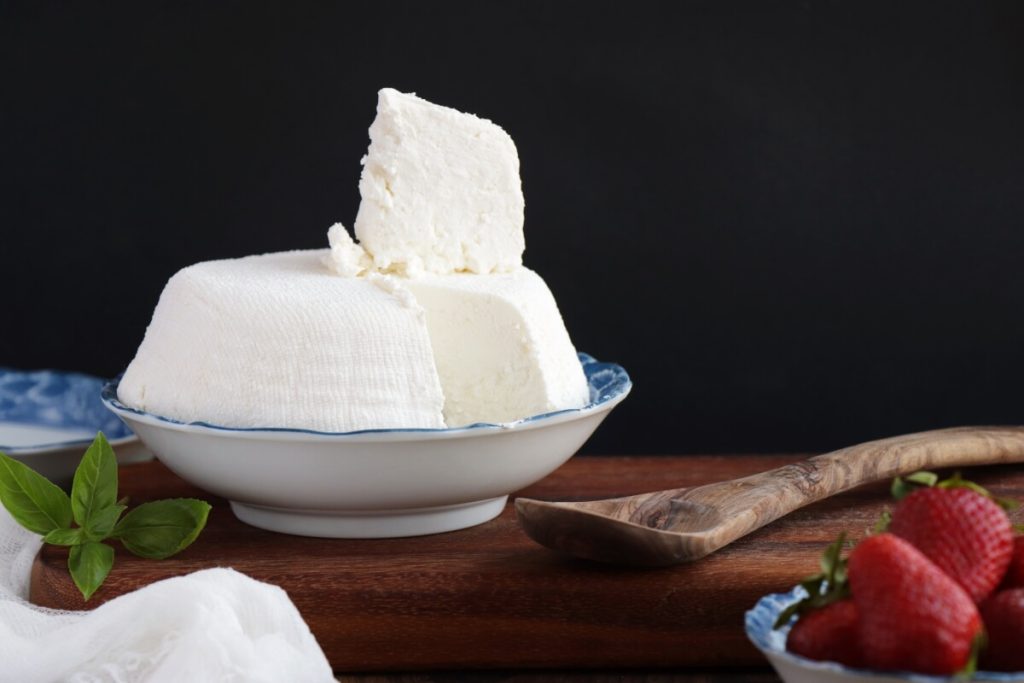 Farmers Cheese with Greek Yogurt (Tvorog) Recipe-Homemade Fresh Farmer's Cheese-Healthy Homemade Quark Cheese