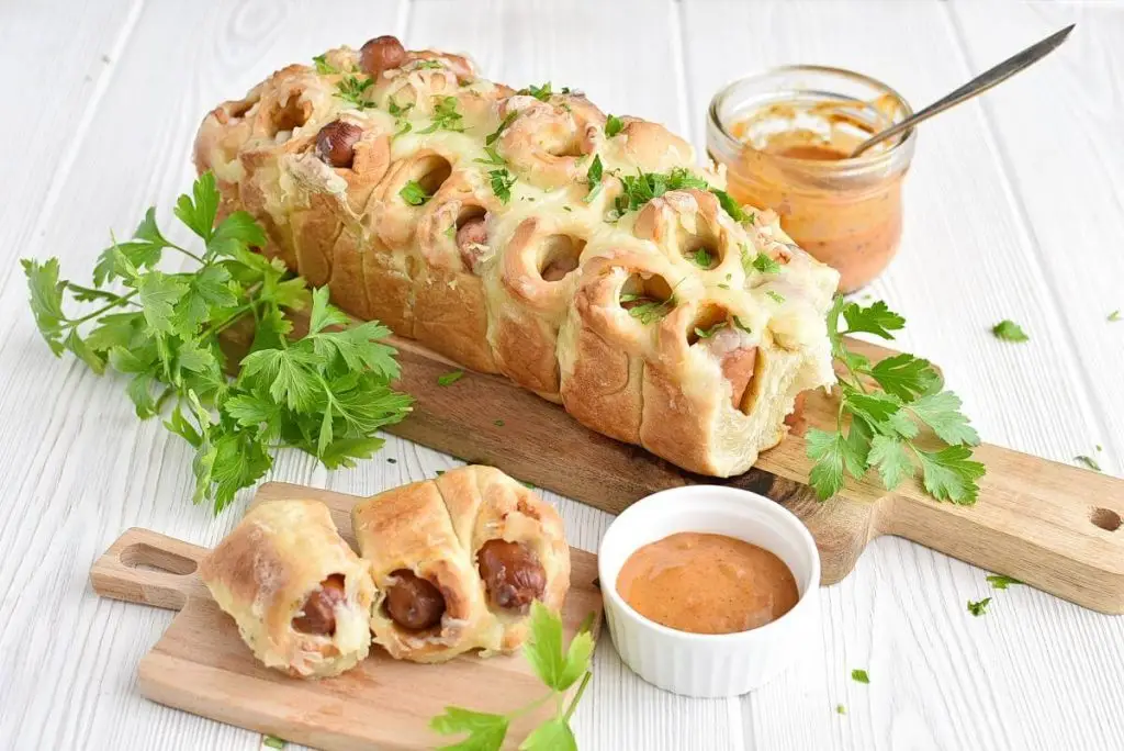 Best Pigs in a Blanket Pull-Apart Bread