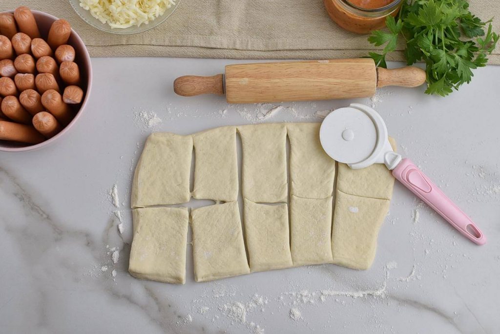 Best Pigs in a Blanket Pull-Apart Bread recipe - step 2
