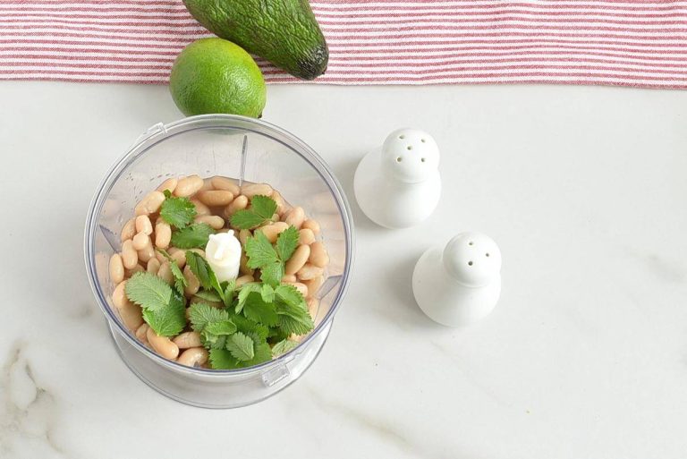 Step 4 - Quick and Easy Green Chicken Chili