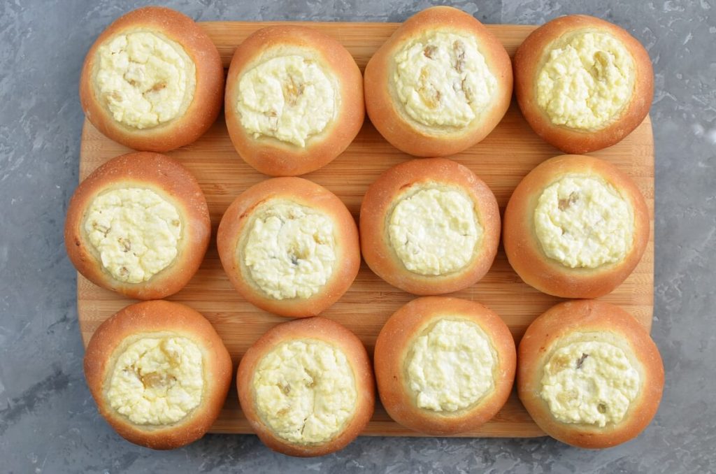 How to serve Russian Cream Cheese Vatrushka Buns