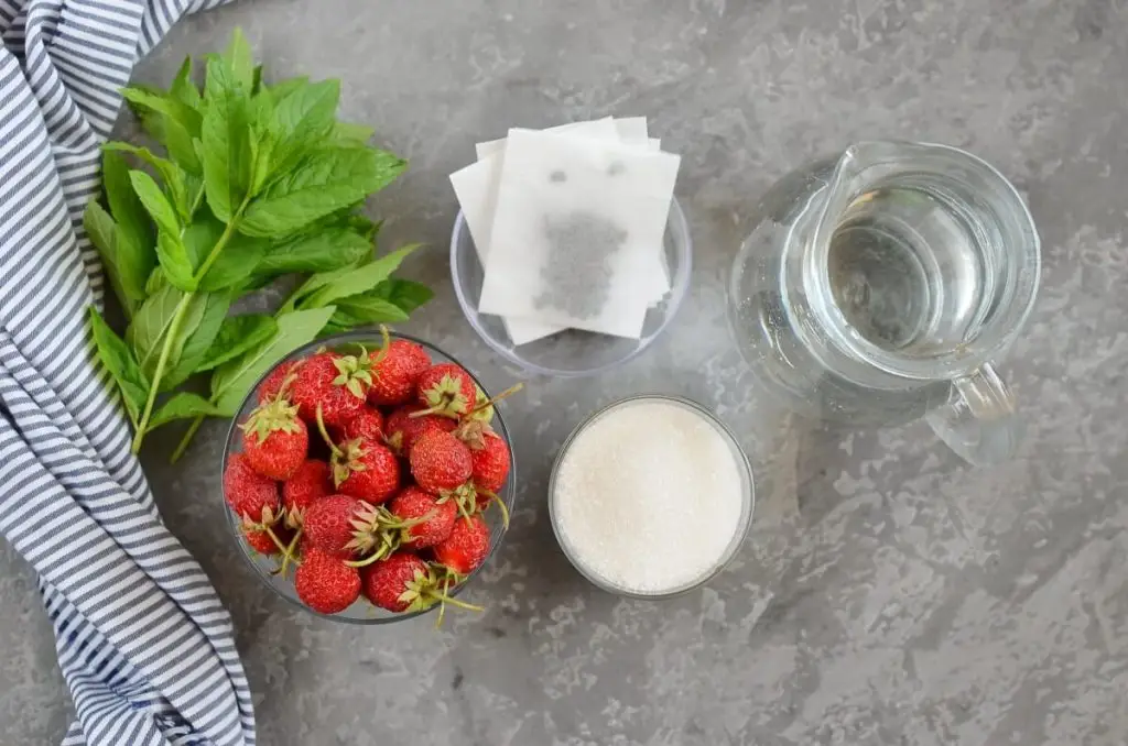 Ingredients for Southern Strawberry Sweet Iced Tea