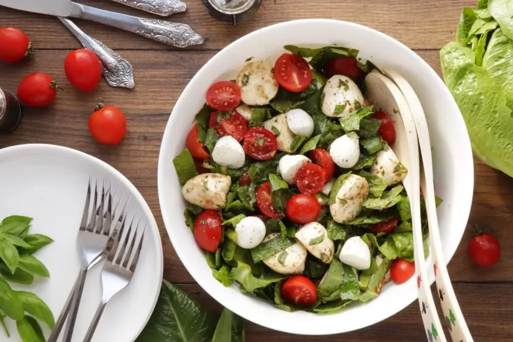Tomato Mozzarella Salad with Lettuce