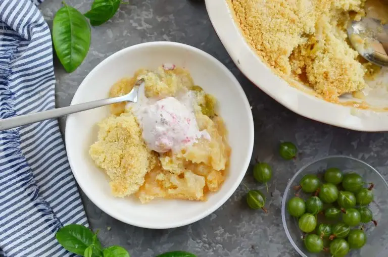 Step 7 - Easy Gooseberry Apple Crumble