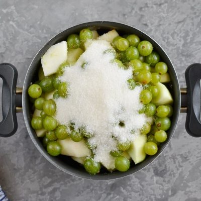 Easy Gooseberry Apple Crumble recipe - step 2