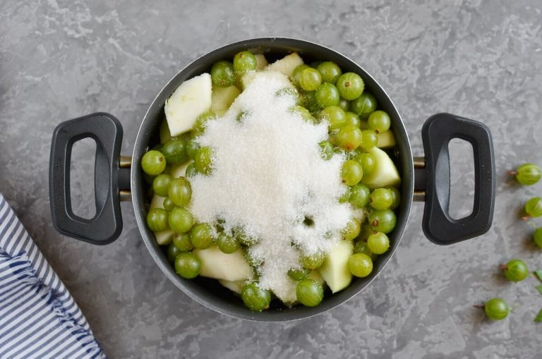 Step 2 - Easy Gooseberry Apple Crumble