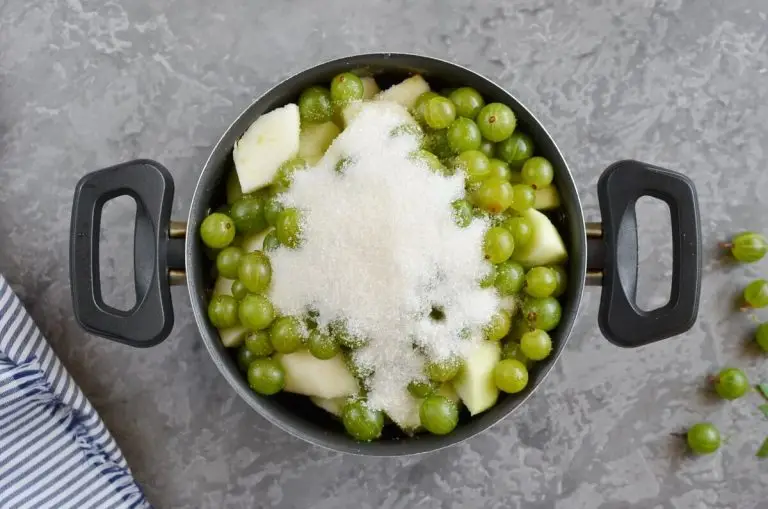 Step 2 - Easy Gooseberry Apple Crumble
