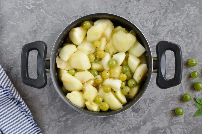 Step 2 - Easy Gooseberry Apple Crumble