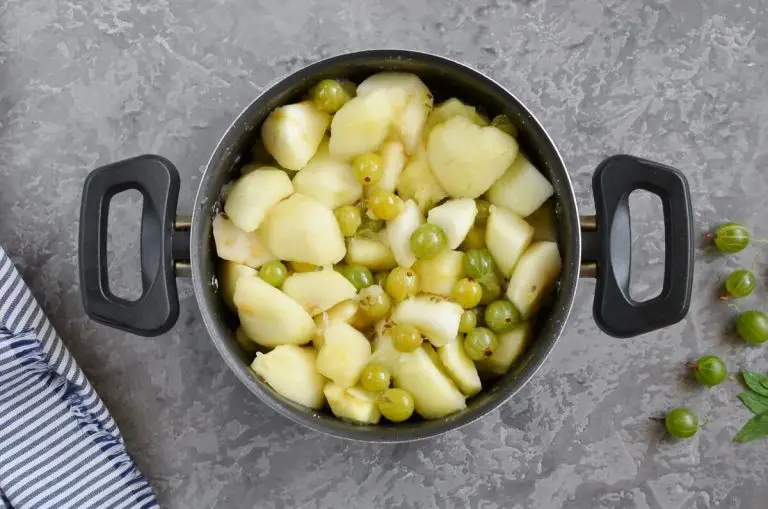 Step 2 - Easy Gooseberry Apple Crumble