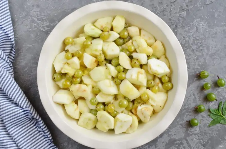 Step 3 - Easy Gooseberry Apple Crumble
