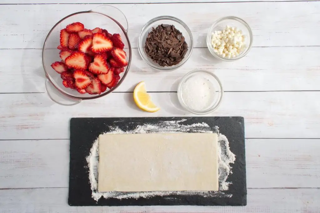 Easy Puff Pastry Strawberry Tarts recipe - Puff Pastry Strawberry chocolate Tarts - how to make Easy Puff Pastry Strawberry Tarts