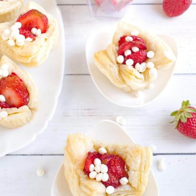 Easy Puff Pastry Strawberry Tarts recipe - Puff Pastry Strawberry chocolate Tarts - how to make Easy Puff Pastry Strawberry Tarts
