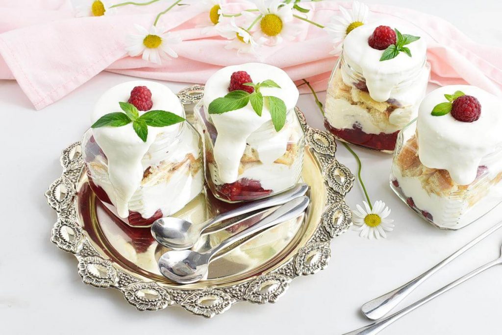 How to serve Easy Raspberry Shortcake in a Jar