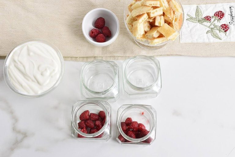 Step 1 - Easy Raspberry Shortcake in a Jar