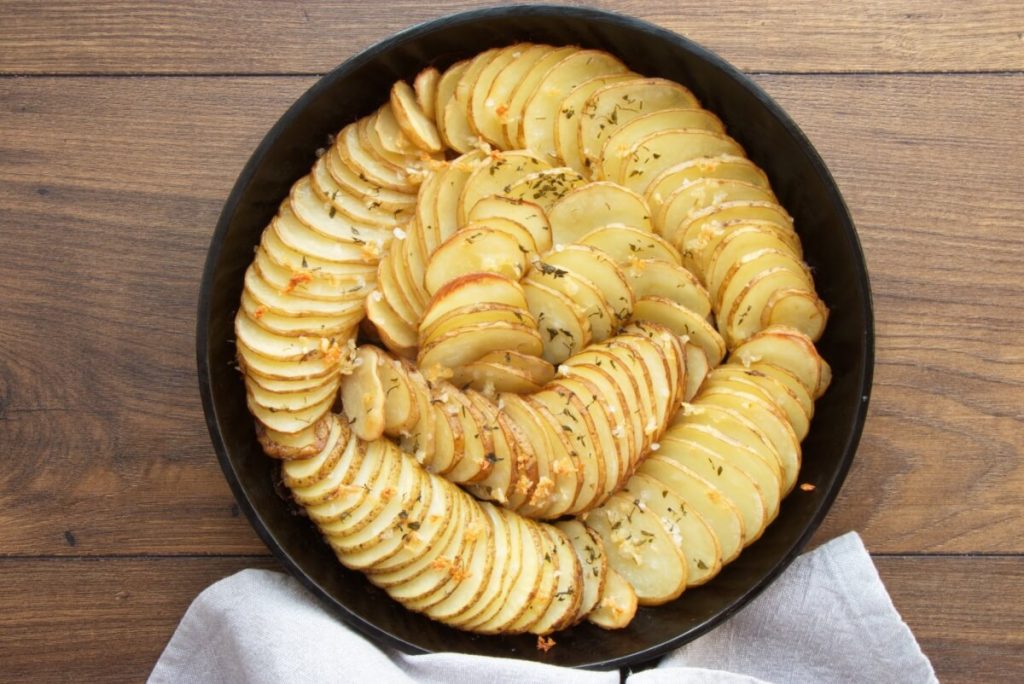Garlic Parmesan Crispy Roasted Potatoes recipe - step 5