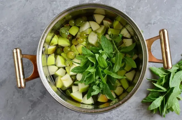 Step 1 - Gooseberry, Apple & Mint Jelly