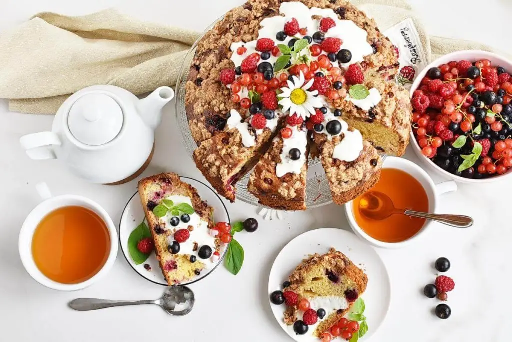 GF Greek Yoghurt Berry Breakfast Cake