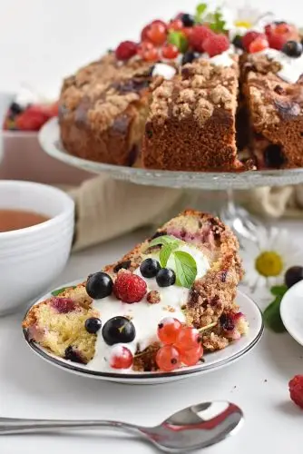 GF Greek Yoghurt Berry Breakfast Cake