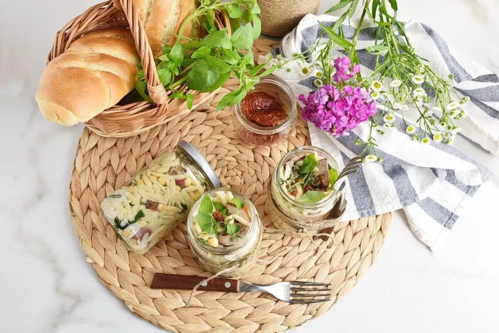 Italian Orzo Jar Salad