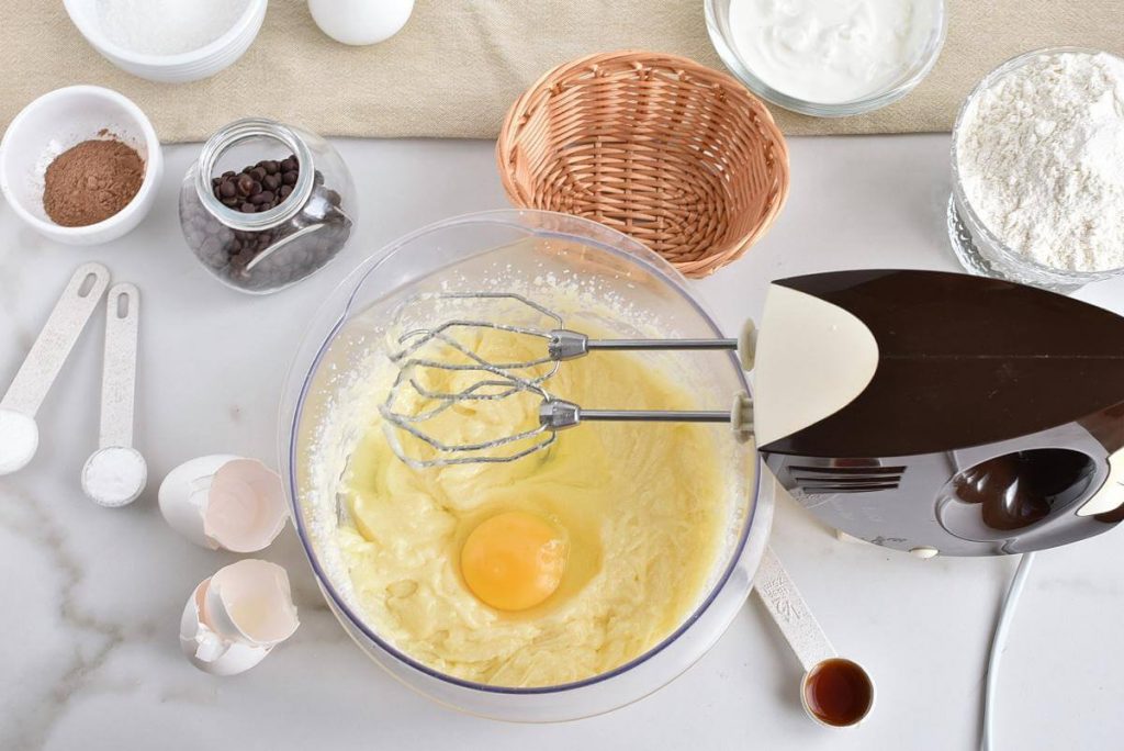 Sour Cream Chocolate Chip Coffee Cake recipe - step 3