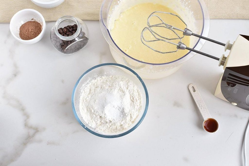 Sour Cream Chocolate Chip Coffee Cake recipe - step 4