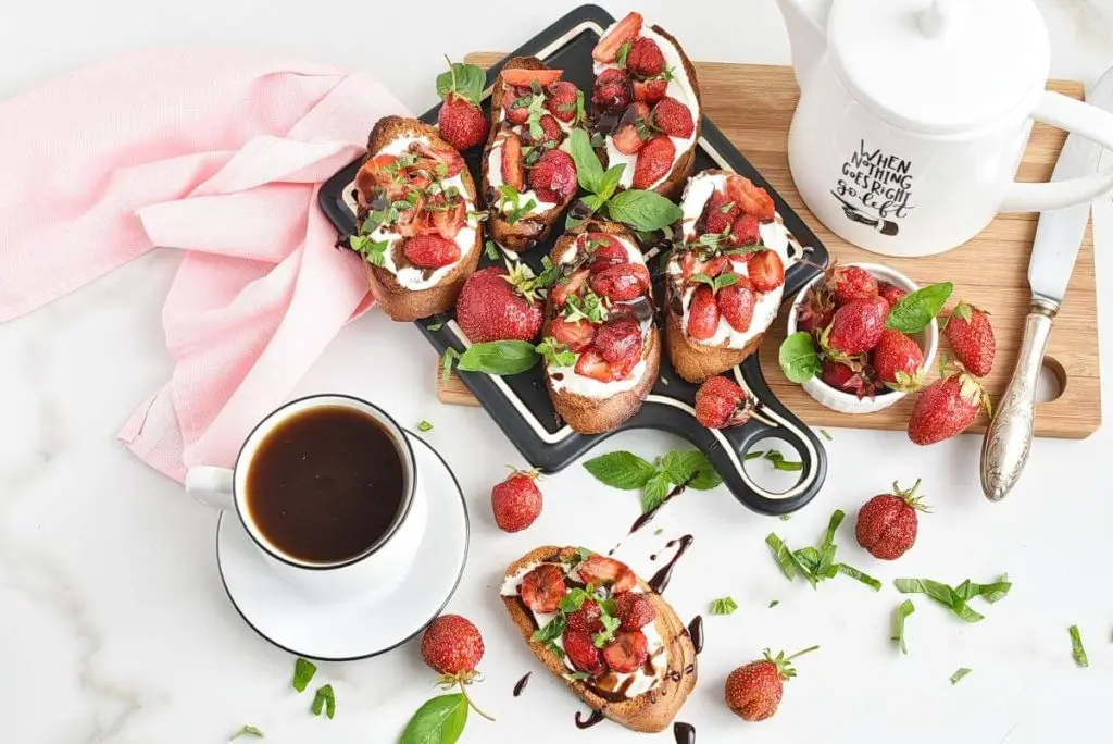 Strawberry Balsamic Bruschetta Recipes–Homemade Strawberry Balsamic Bruschetta–Easy Strawberry Balsamic Bruschetta