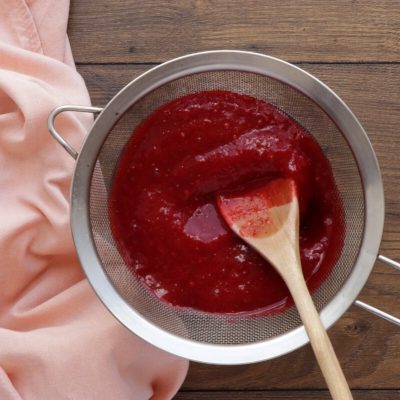 Strawberry Pavlova recipe - step 7