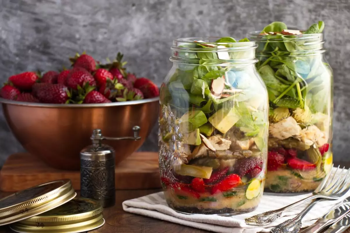 Strawberry Spinach Jar Salad Recipe-Healthy Strawberry Spinach Mason Jar Salad-Salad in a Jar
