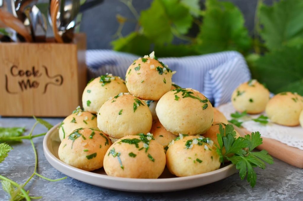 How to serve Garlic Cheese Bombs
