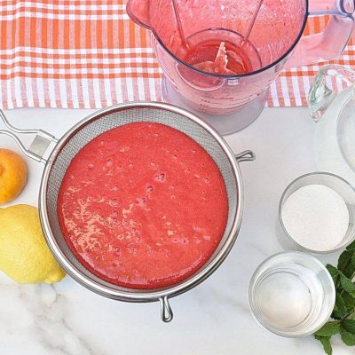 Homemade Raspberry Peach Lemonade recipe - step 2